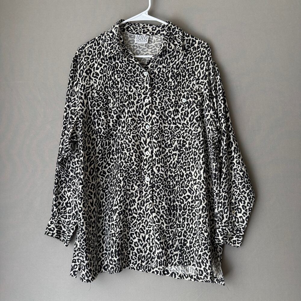 1010 Design sz M 100% silk ‎ black white cheetah print button down blouse